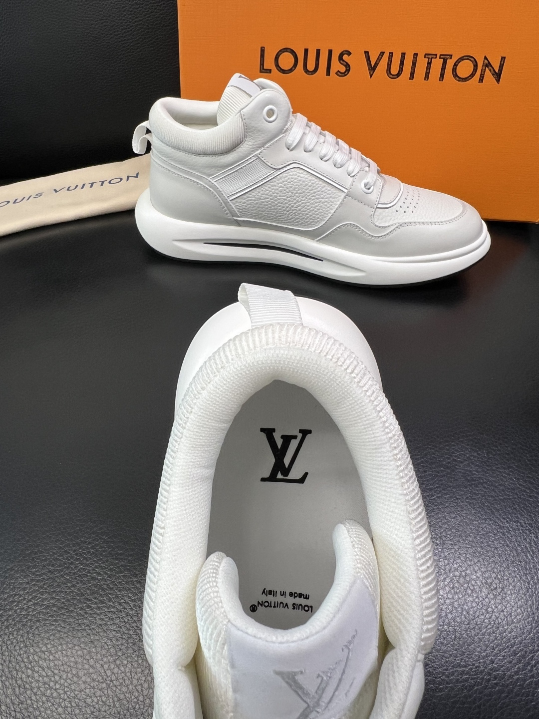 Lv 高品质 顶级工艺品 路易威登，运动板鞋专柜同步，鞋面意大利进口，高品质拼接缤纷色彩复杂工艺品，进口