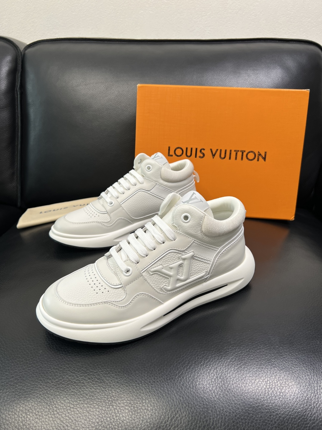 Lv 高品质 顶级工艺品 路易威登，运动板鞋专柜同步，鞋面意大利进口，高品质拼接缤纷色彩复杂工艺品，进口