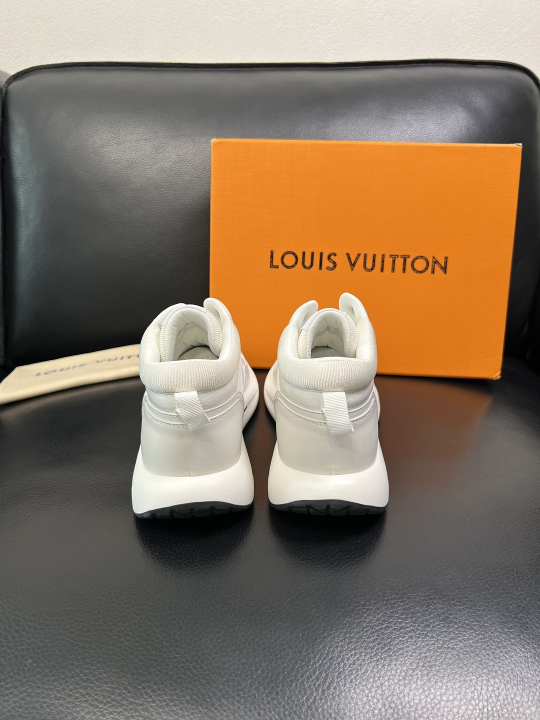 Lv 高品质 顶级工艺品 路易威登，运动板鞋专柜同步，鞋面意大利进口，高品质拼接缤纷色彩复杂工艺品，进口