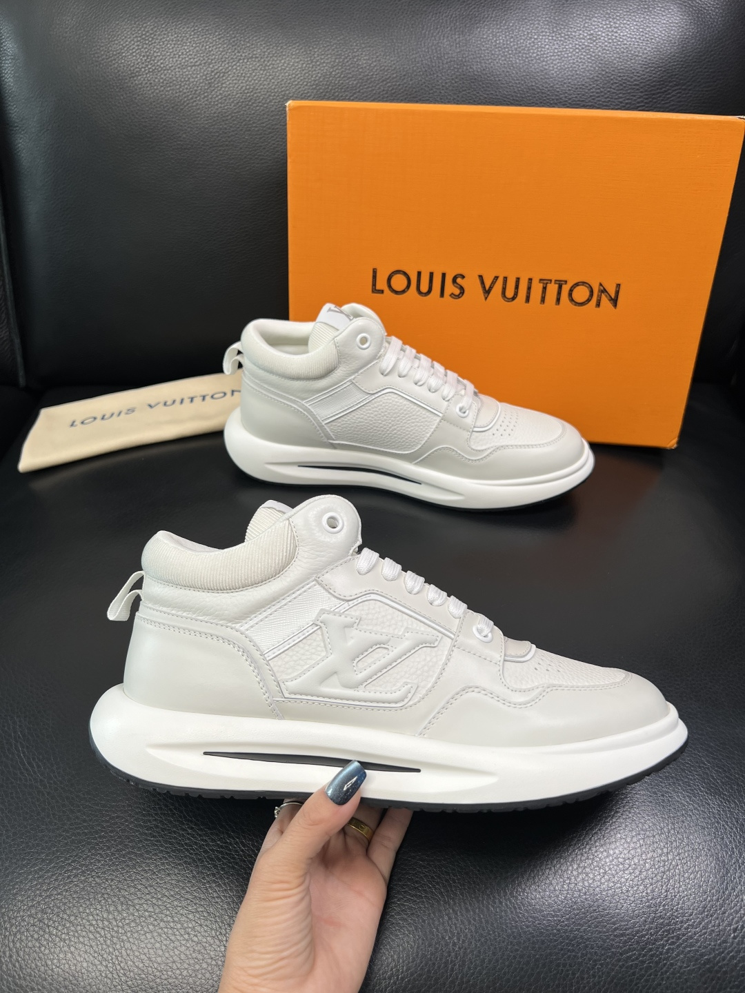 Lv 高品质 顶级工艺品 路易威登，运动板鞋专柜同步，鞋面意大利进口，高品质拼接缤纷色彩复杂工艺品，进口