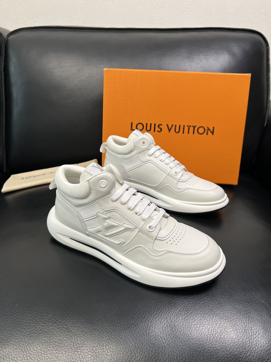 Lv 高品质 顶级工艺品 路易威登，运动板鞋专柜同步，鞋面意大利进口，高品质拼接缤纷色彩复杂工艺品，进口