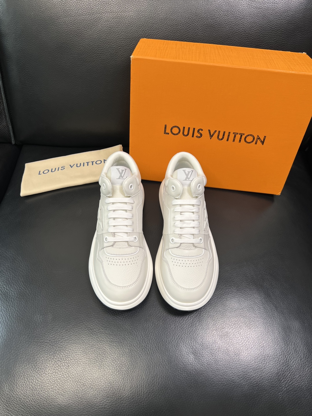 Lv 高品质 顶级工艺品 路易威登，运动板鞋专柜同步，鞋面意大利进口，高品质拼接缤纷色彩复杂工艺品，进口