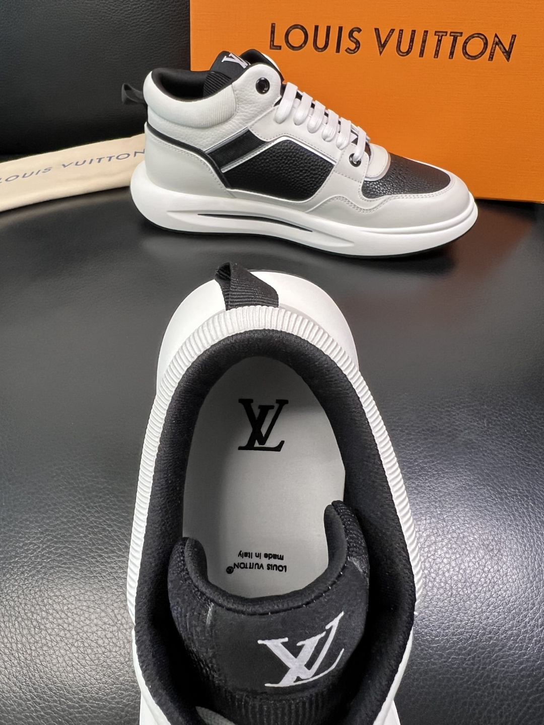 Lv 高品质 顶级工艺品 路易威登，运动板鞋专柜同步，鞋面意大利进口，高品质拼接缤纷色彩复杂工艺品，进口