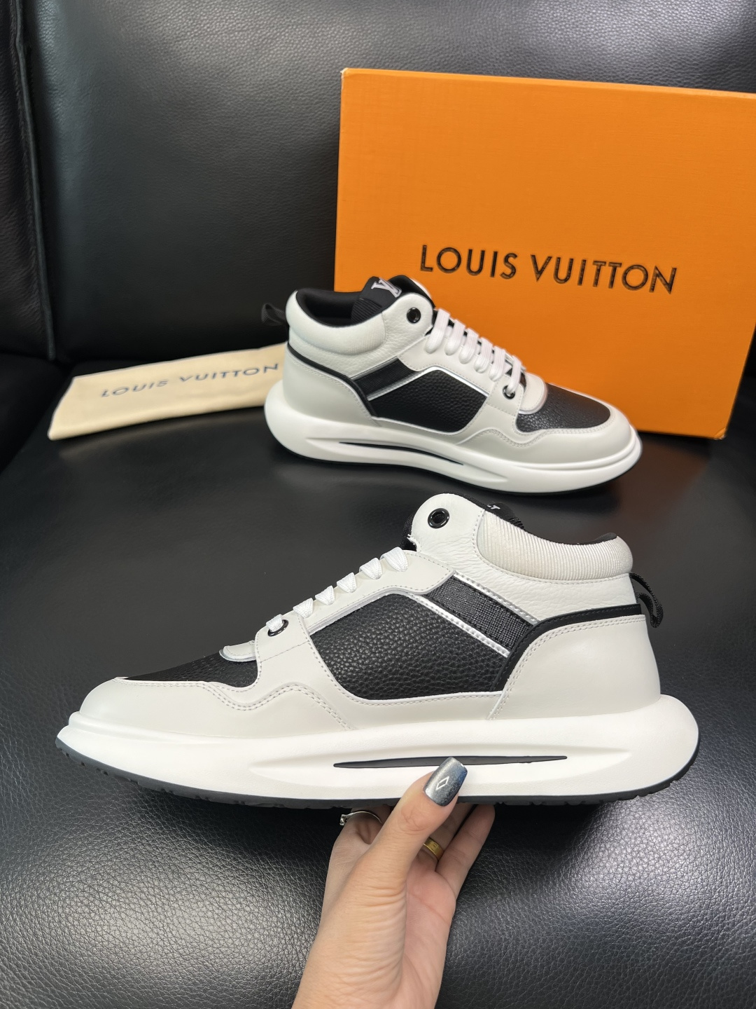 Lv 高品质 顶级工艺品 路易威登，运动板鞋专柜同步，鞋面意大利进口，高品质拼接缤纷色彩复杂工艺品，进口