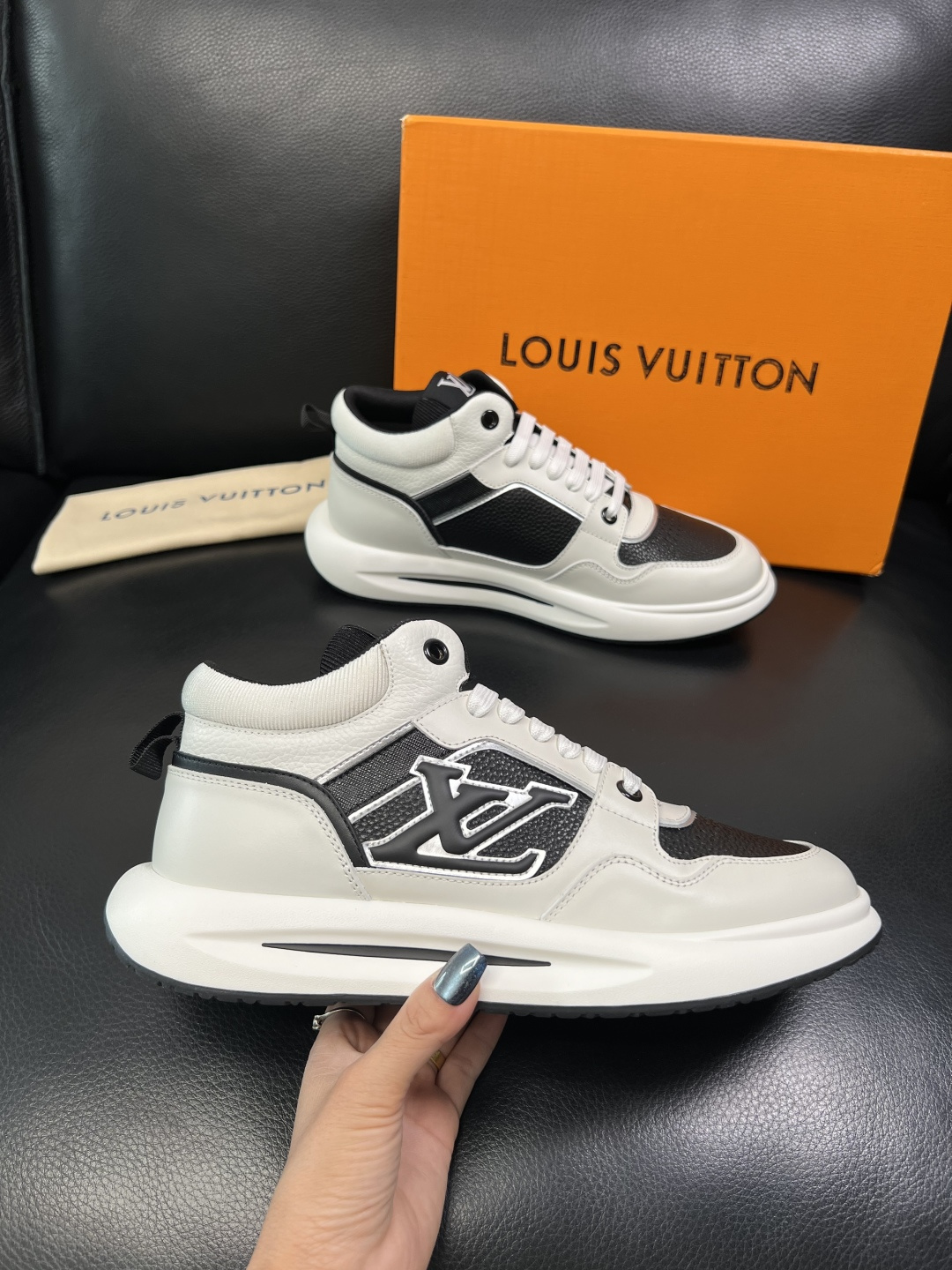 Lv 高品质 顶级工艺品 路易威登，运动板鞋专柜同步，鞋面意大利进口，高品质拼接缤纷色彩复杂工艺品，进口