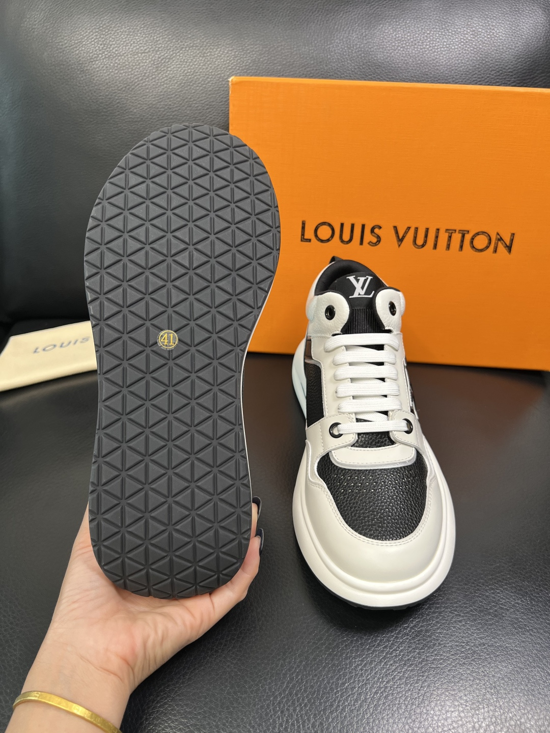 Lv 高品质 顶级工艺品 路易威登，运动板鞋专柜同步，鞋面意大利进口，高品质拼接缤纷色彩复杂工艺品，进口