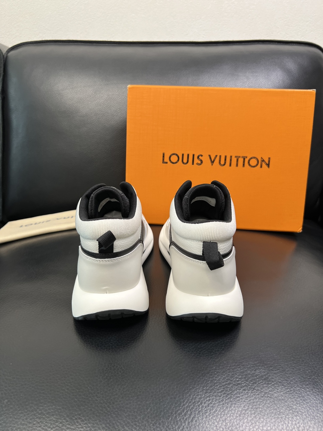 Lv 高品质 顶级工艺品 路易威登，运动板鞋专柜同步，鞋面意大利进口，高品质拼接缤纷色彩复杂工艺品，进口