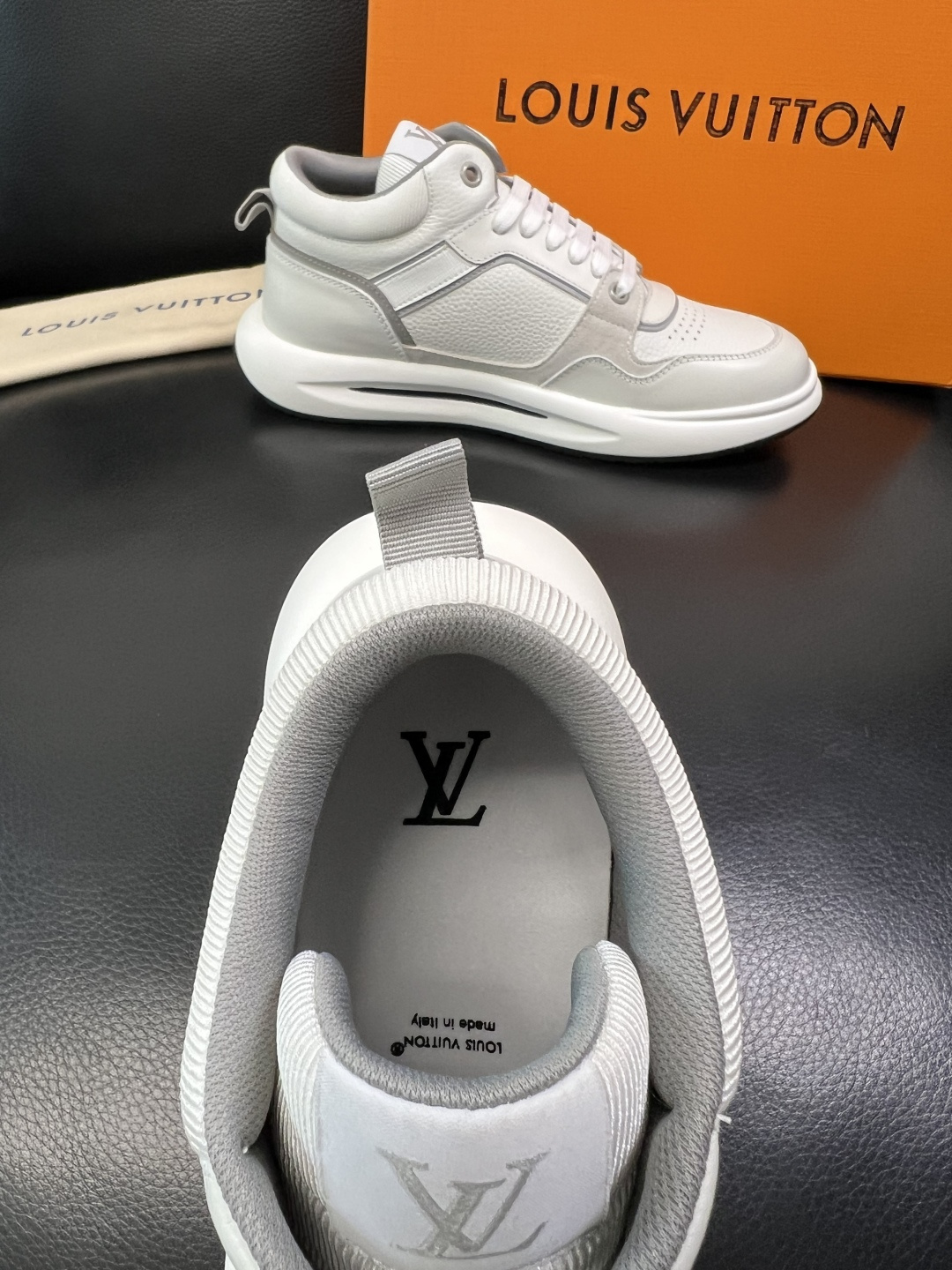 Lv 高品质 顶级工艺品 路易威登，运动板鞋专柜同步，鞋面意大利进口，高品质拼接缤纷色彩复杂工艺品，进口