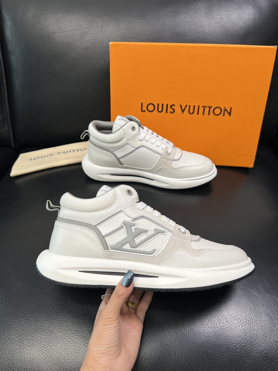 Lv 高品质 顶级工艺品 路易威登，运动板鞋专柜同步，鞋面意大利进口，高品质拼接缤纷色彩复杂工艺品，进口