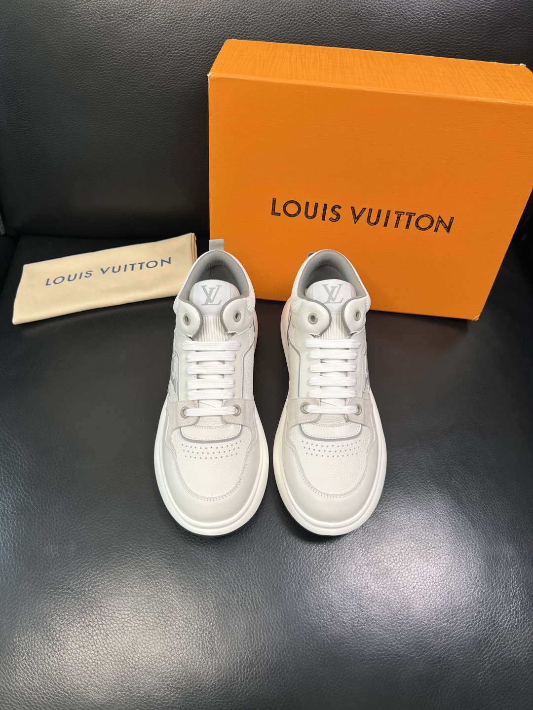 Lv 高品质 顶级工艺品 路易威登，运动板鞋专柜同步，鞋面意大利进口，高品质拼接缤纷色彩复杂工艺品，进口