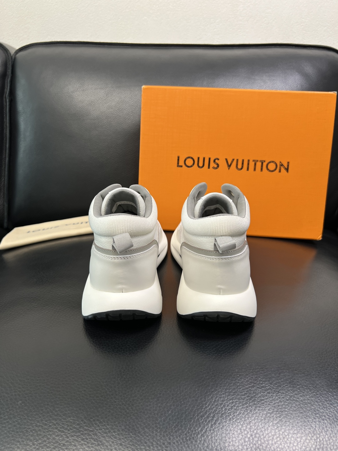 Lv 高品质 顶级工艺品 路易威登，运动板鞋专柜同步，鞋面意大利进口，高品质拼接缤纷色彩复杂工艺品，进口