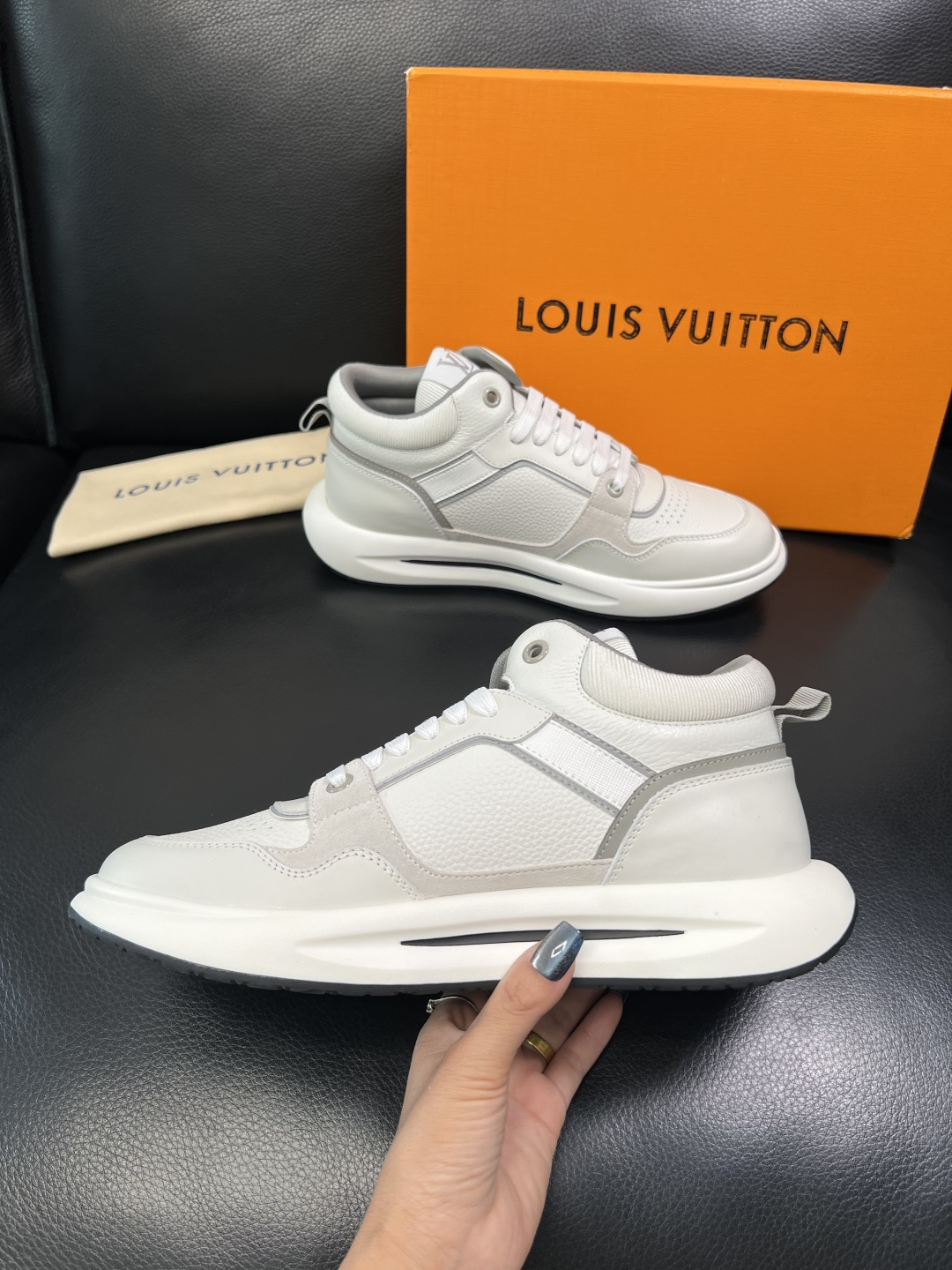 Lv 高品质 顶级工艺品 路易威登，运动板鞋专柜同步，鞋面意大利进口，高品质拼接缤纷色彩复杂工艺品，进口