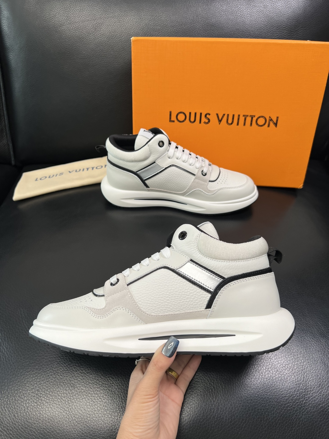 Lv 高品质 顶级工艺品 路易威登，运动板鞋专柜同步，鞋面意大利进口，高品质拼接缤纷色彩复杂工艺品，进口