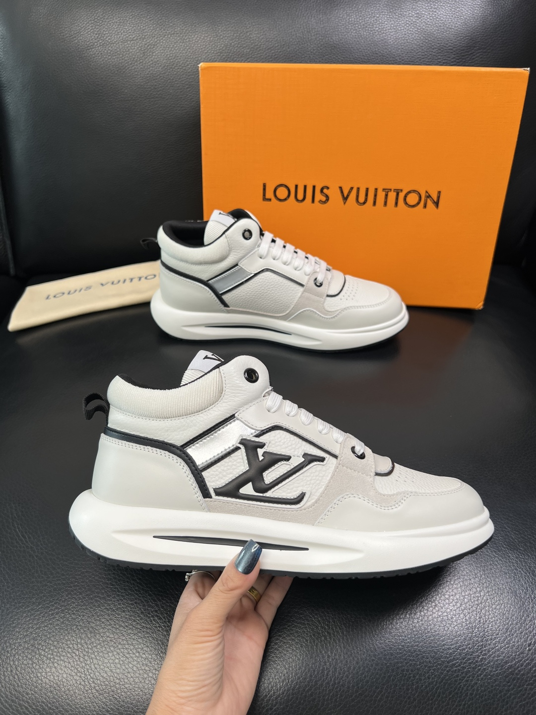 Lv 高品质 顶级工艺品 路易威登，运动板鞋专柜同步，鞋面意大利进口，高品质拼接缤纷色彩复杂工艺品，进口