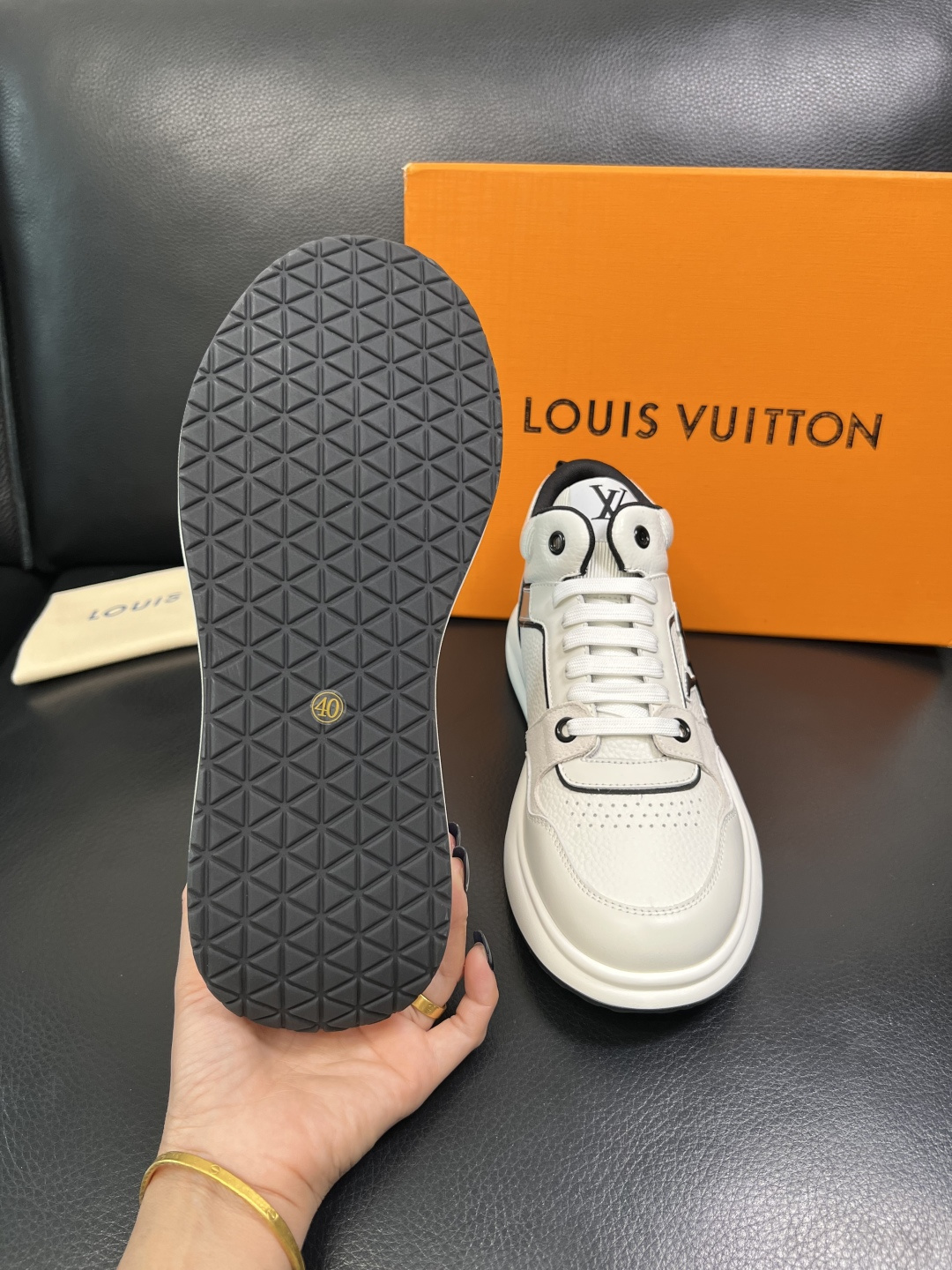 Lv 高品质 顶级工艺品 路易威登，运动板鞋专柜同步，鞋面意大利进口，高品质拼接缤纷色彩复杂工艺品，进口