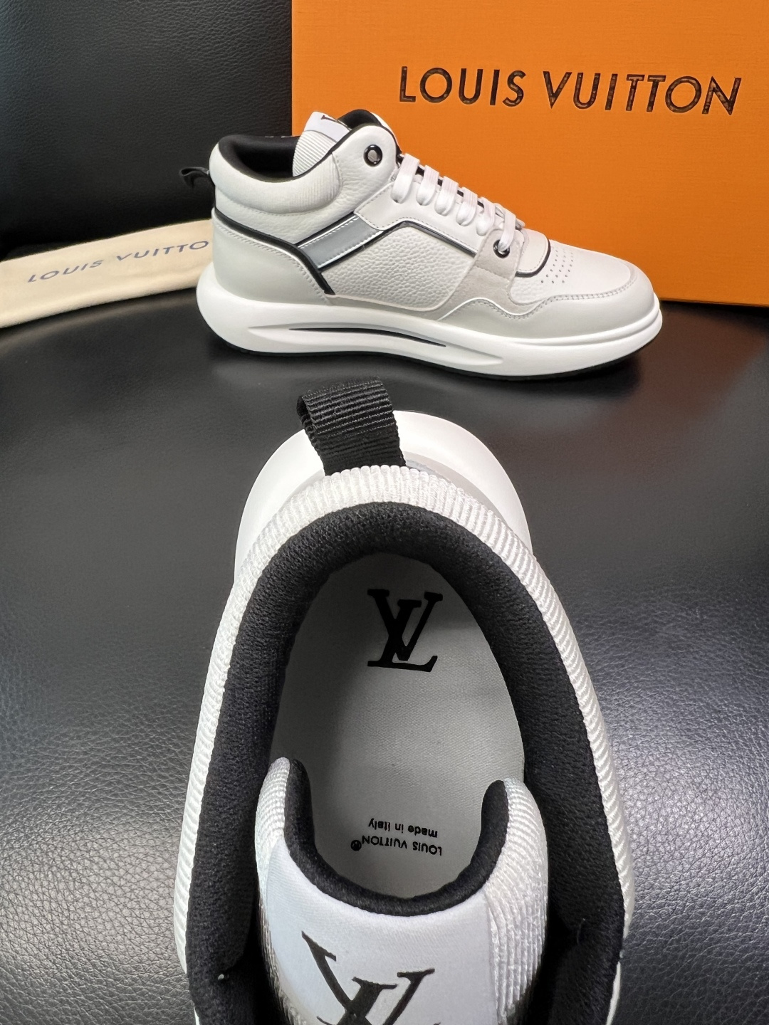 Lv 高品质 顶级工艺品 路易威登，运动板鞋专柜同步，鞋面意大利进口，高品质拼接缤纷色彩复杂工艺品，进口