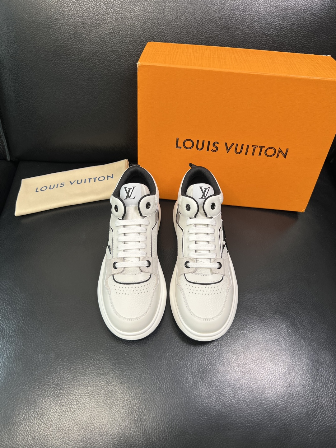 Lv 高品质 顶级工艺品 路易威登，运动板鞋专柜同步，鞋面意大利进口，高品质拼接缤纷色彩复杂工艺品，进口