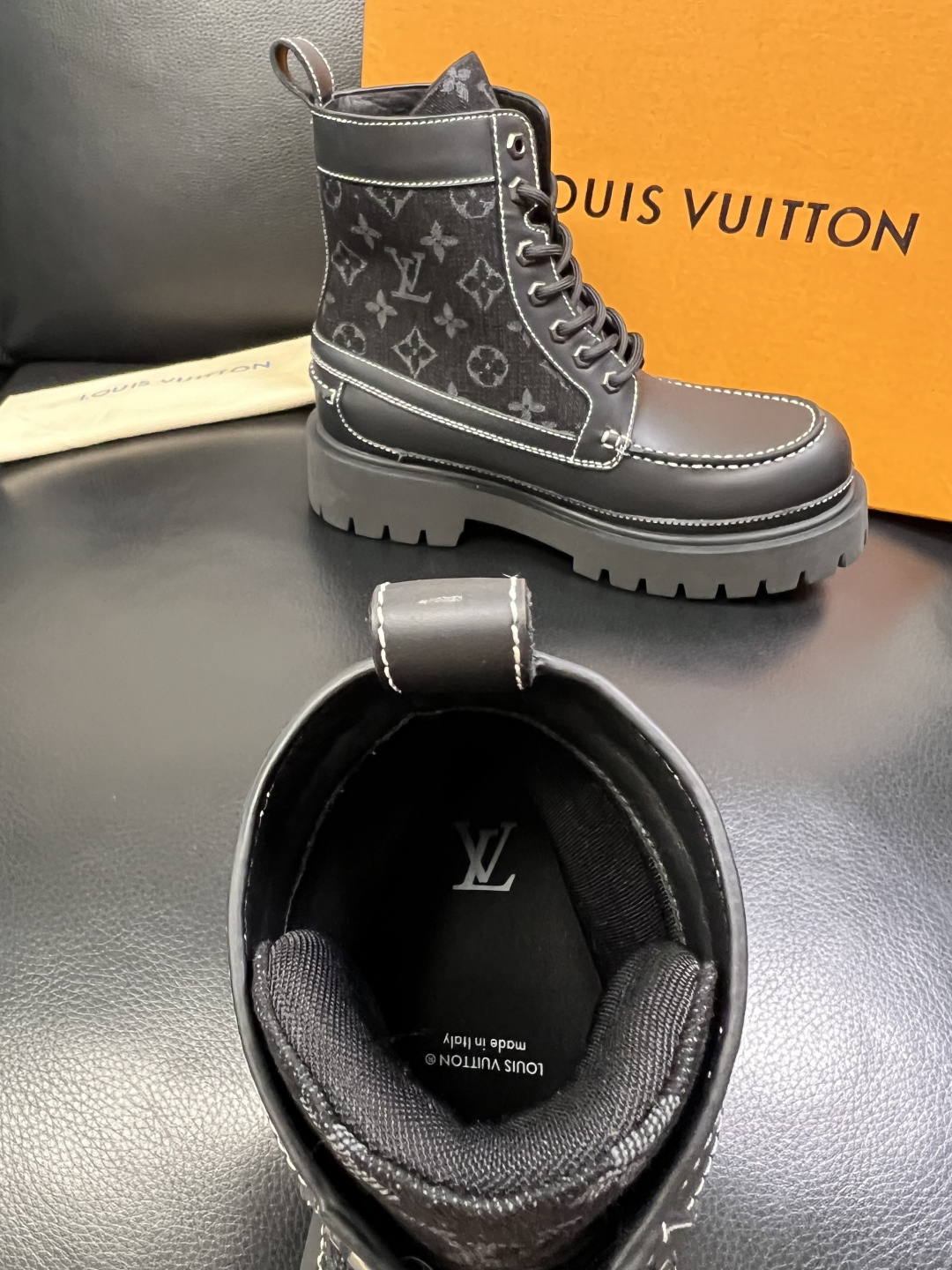 Lv 顶级代购 路易威登，高帮靴子专柜同步，鞋面意大利进口，高品质拼接缤纷色彩复杂工艺品，进口水染牛里 