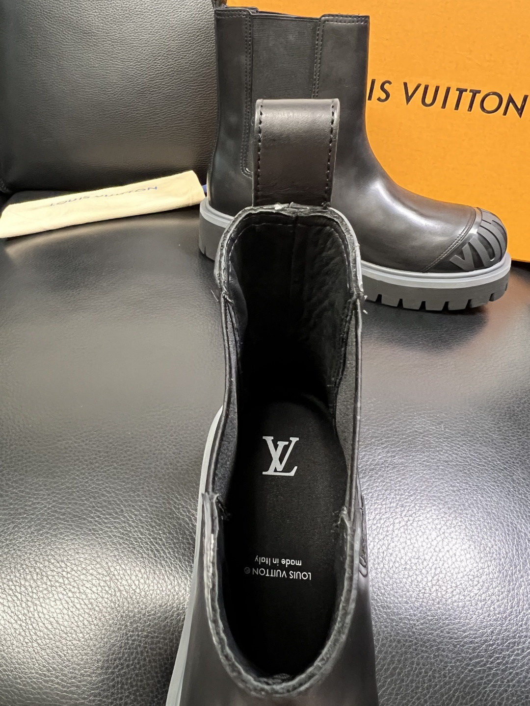 Lv 顶级代购 路易威登，高帮靴子专柜同步，鞋面意大利进口，高品质拼接缤纷色彩复杂工艺品，进口水染牛里 