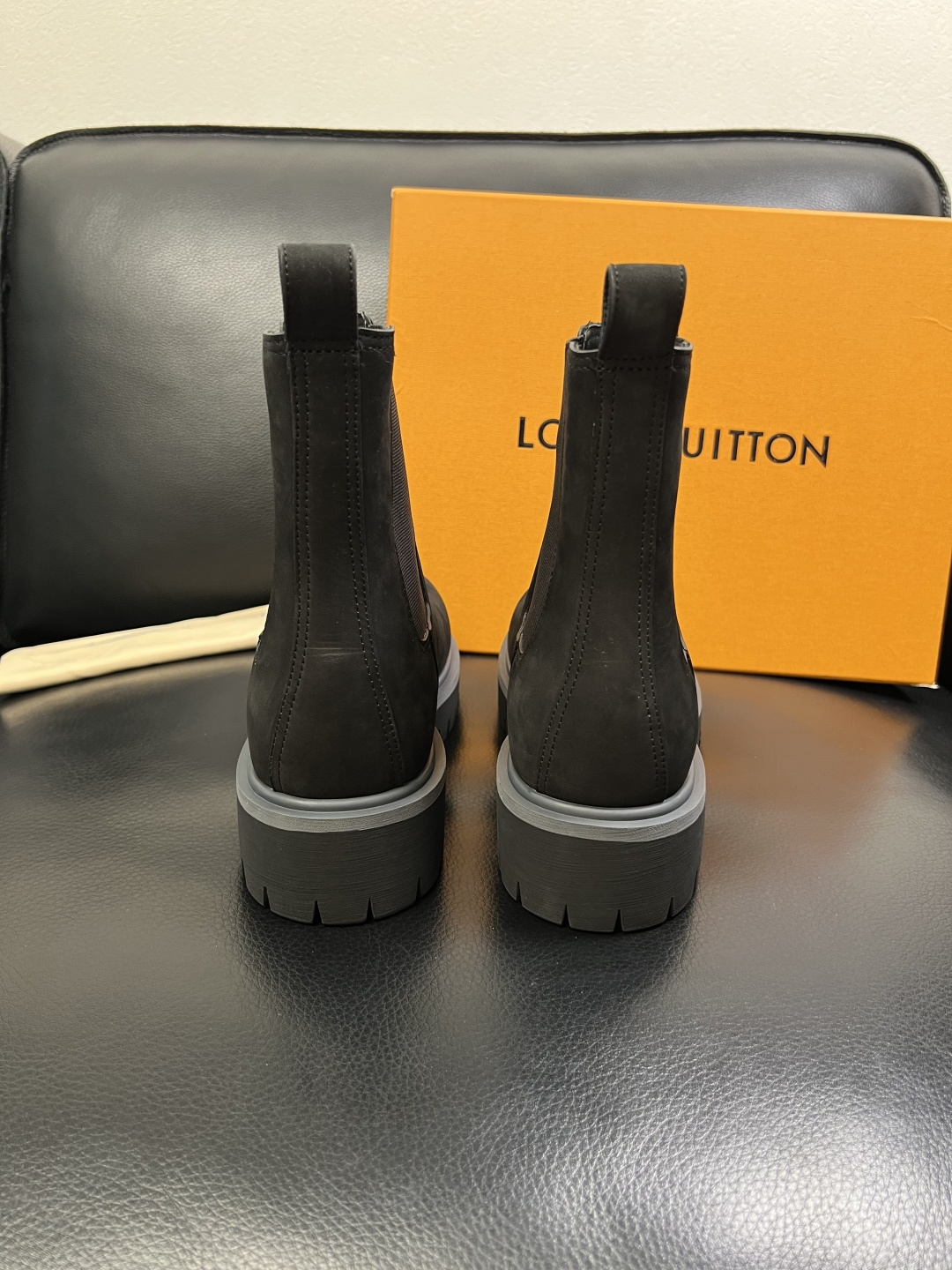 Lv 顶级代购 路易威登，高帮靴子专柜同步，鞋面意大利进口，高品质拼接缤纷色彩复杂工艺品，进口水染牛里 