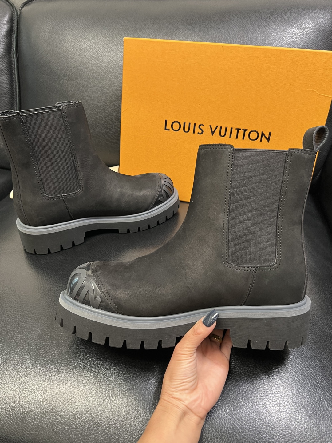 Lv 顶级代购 路易威登，高帮靴子专柜同步，鞋面意大利进口，高品质拼接缤纷色彩复杂工艺品，进口水染牛里 