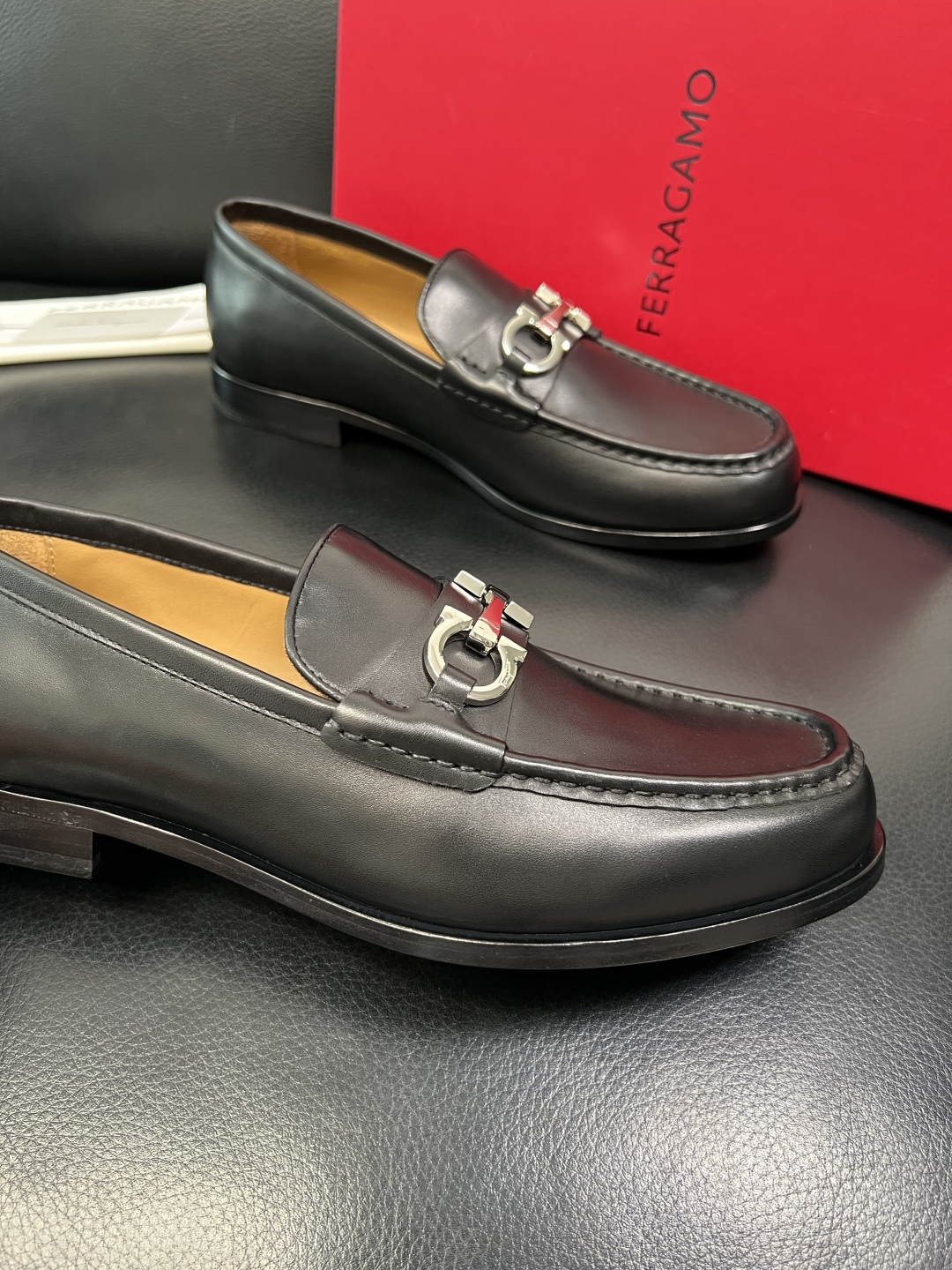 Ferragamo 高品质 顶级工艺品 菲拉格慕 皮鞋 专柜同步发售原厂配置，意大利进口原版牛皮，进口水