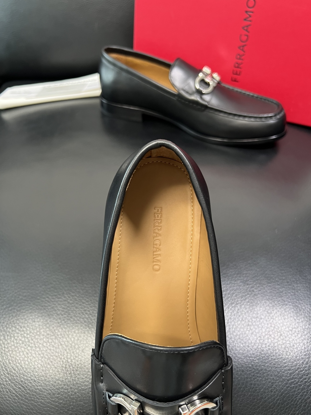 Ferragamo 高品质 顶级工艺品 菲拉格慕 皮鞋 专柜同步发售原厂配置，意大利进口原版牛皮，进口水
