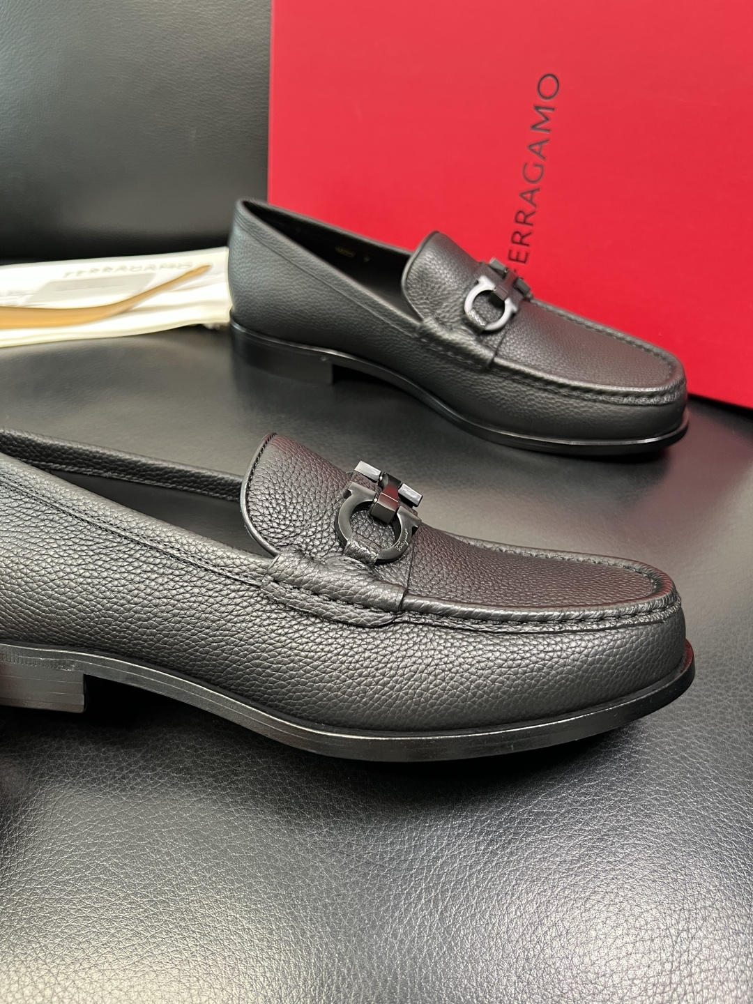 Ferragamo 高品质 顶级工艺品 菲拉格慕 皮鞋 专柜同步发售原厂配置，意大利进口原版牛皮，进口水