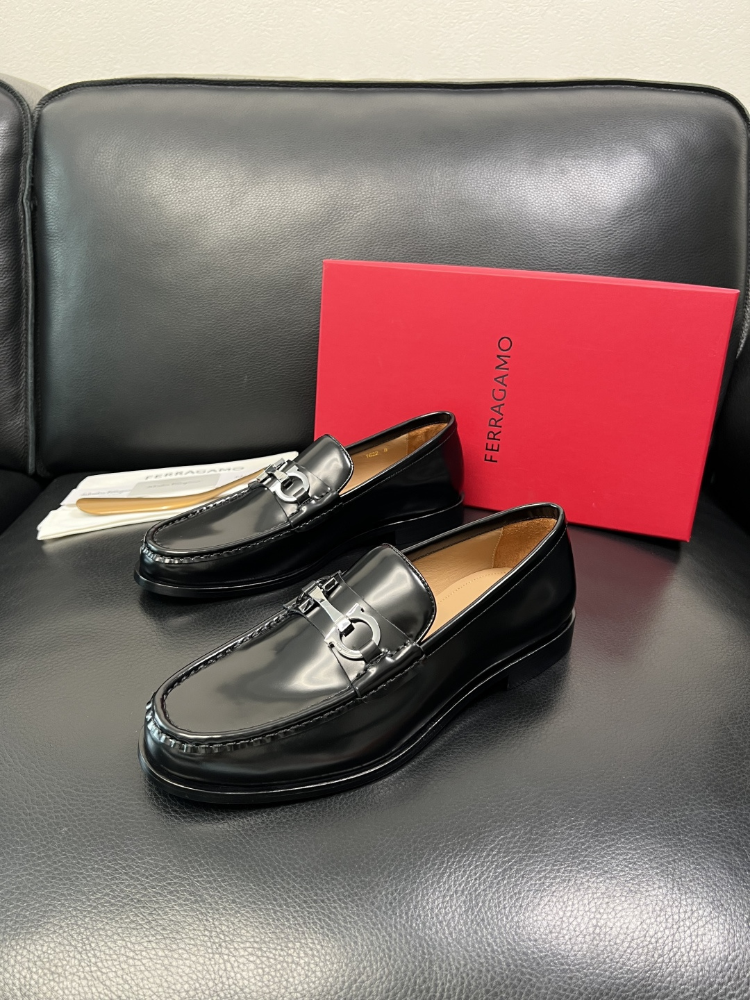 Ferragamo 高品质 顶级工艺品 菲拉格慕 皮鞋 专柜同步发售原厂配置，意大利进口原版牛皮，进口水