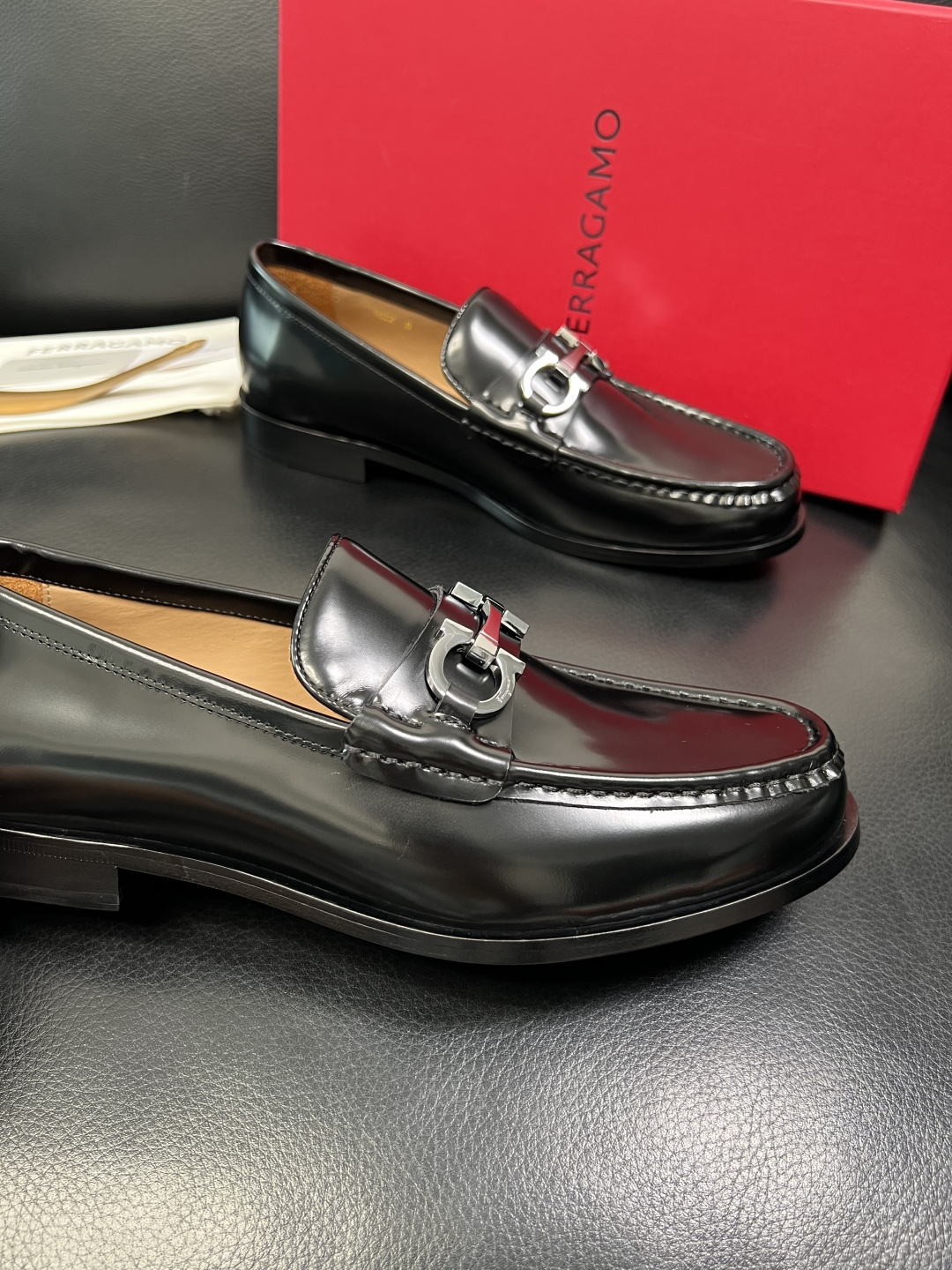 Ferragamo 高品质 顶级工艺品 菲拉格慕 皮鞋 专柜同步发售原厂配置，意大利进口原版牛皮，进口水