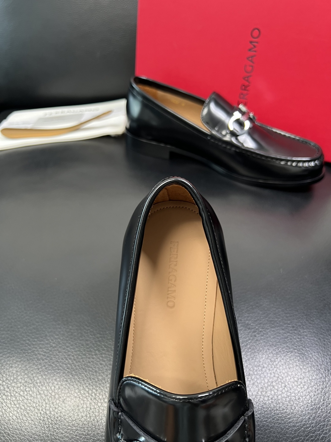 Ferragamo 高品质 顶级工艺品 菲拉格慕 皮鞋 专柜同步发售原厂配置，意大利进口原版牛皮，进口水