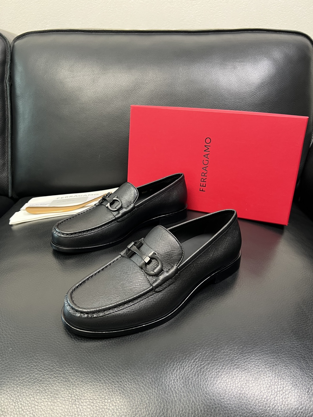 Ferragamo 高品质 顶级工艺品 菲拉格慕 皮鞋 专柜同步发售原厂配置，意大利进口原版牛皮，进口水