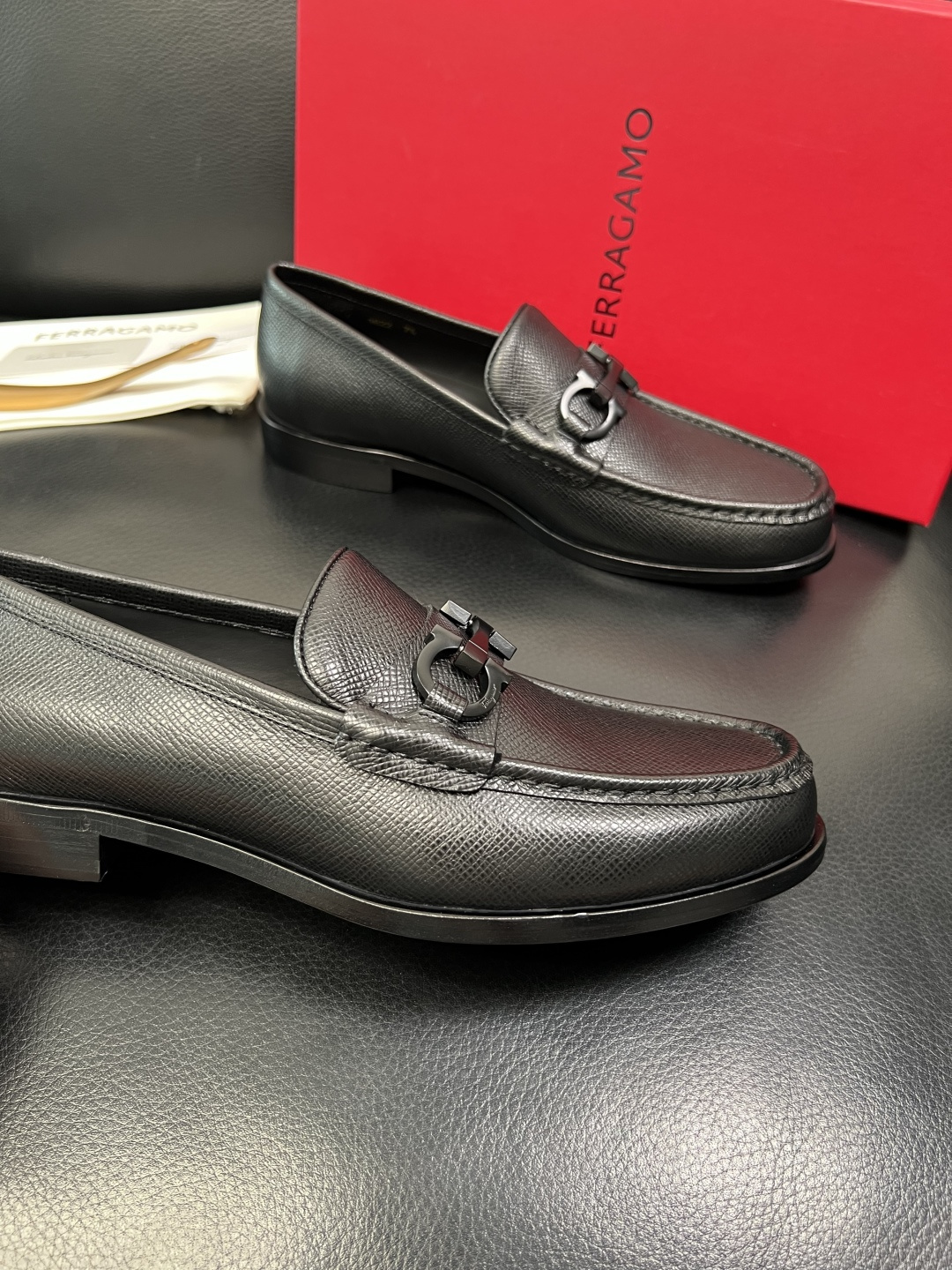 Ferragamo 高品质 顶级工艺品 菲拉格慕 皮鞋 专柜同步发售原厂配置，意大利进口原版牛皮，进口水