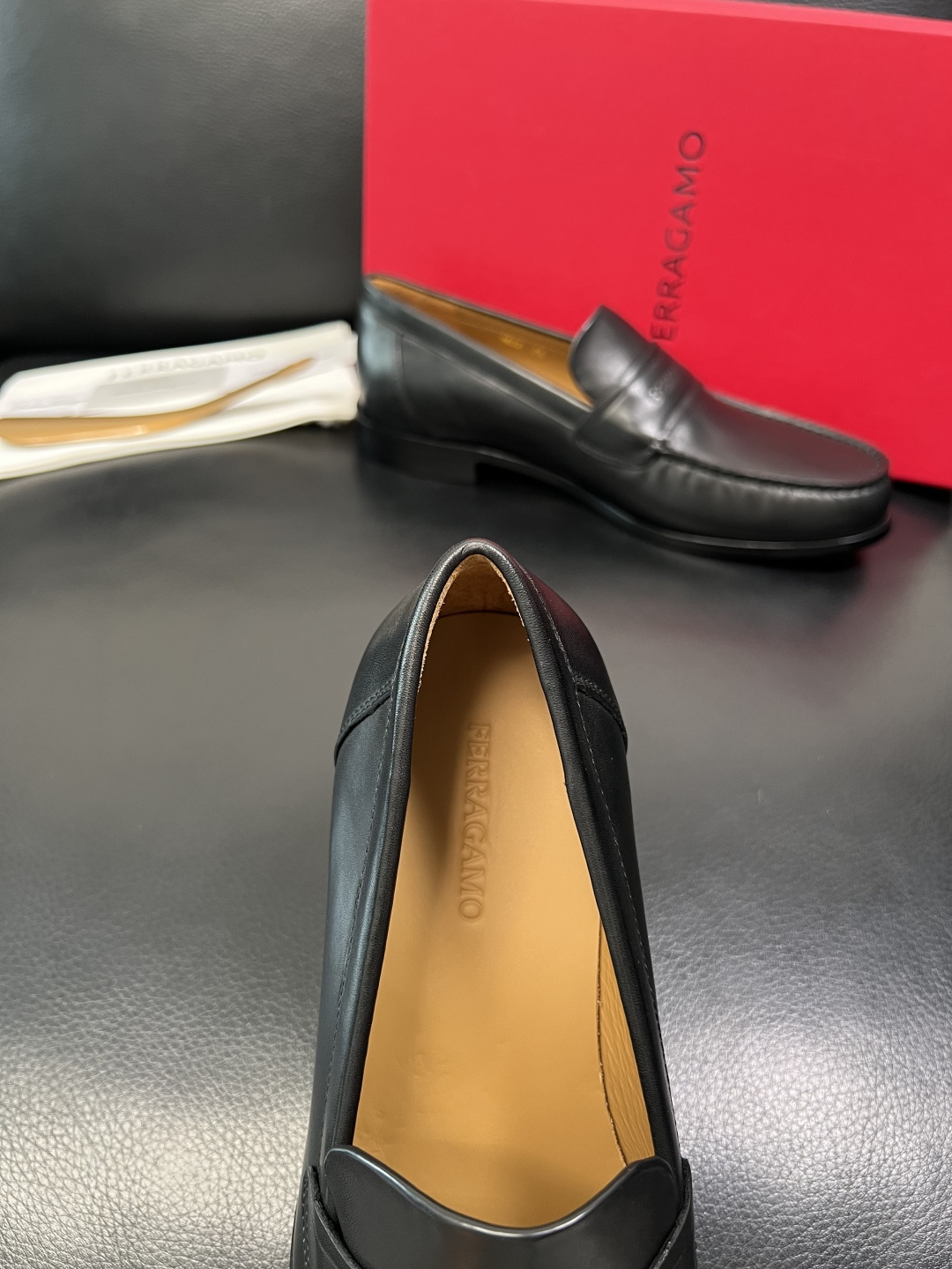 Ferragamo 高品质 顶级工艺品 菲拉格慕 皮鞋 专柜同步发售原厂配置，意大利进口原版牛皮，进口水