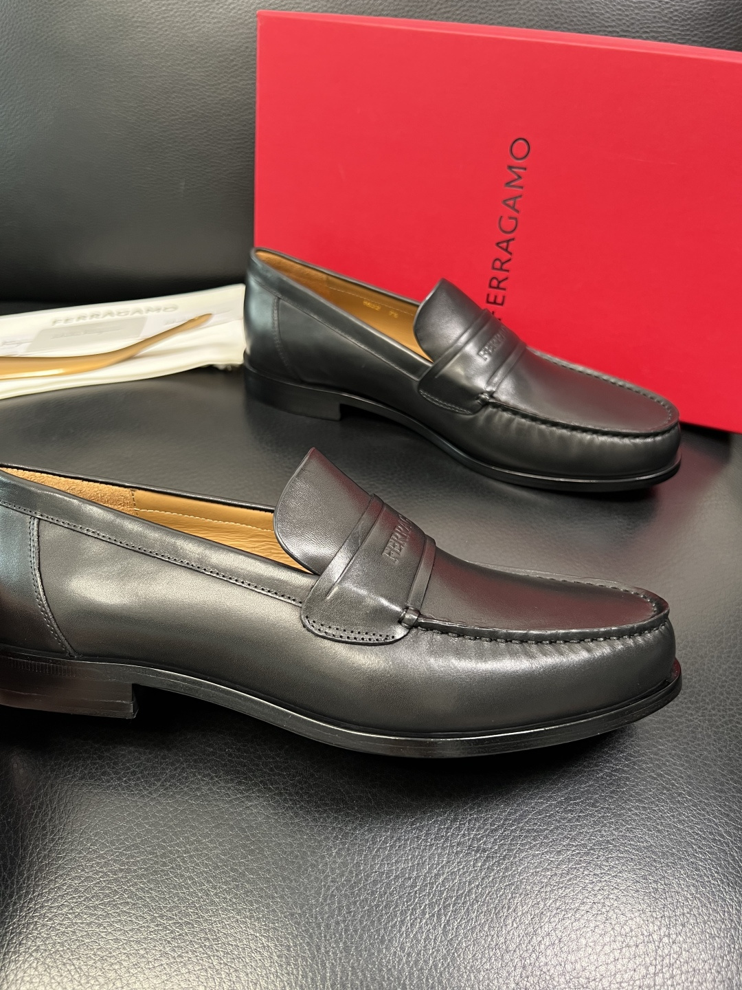 Ferragamo 高品质 顶级工艺品 菲拉格慕 皮鞋 专柜同步发售原厂配置，意大利进口原版牛皮，进口水