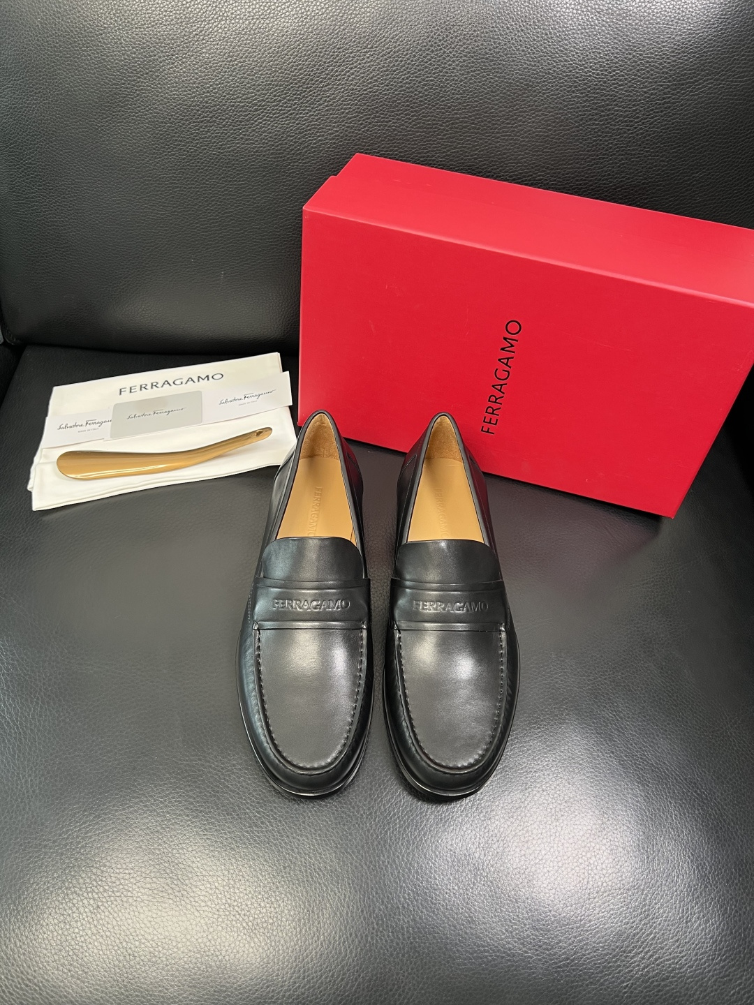 Ferragamo 高品质 顶级工艺品 菲拉格慕 皮鞋 专柜同步发售原厂配置，意大利进口原版牛皮，进口水