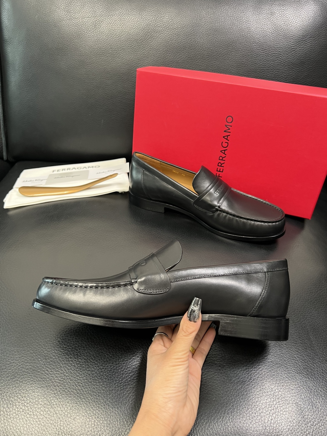 Ferragamo 高品质 顶级工艺品 菲拉格慕 皮鞋 专柜同步发售原厂配置，意大利进口原版牛皮，进口水
