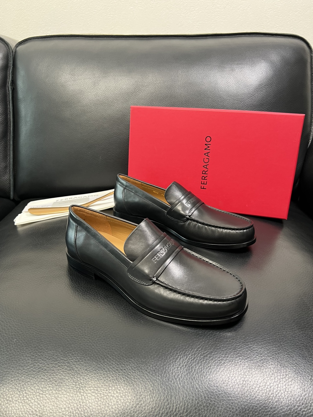 Ferragamo 高品质 顶级工艺品 菲拉格慕 皮鞋 专柜同步发售原厂配置，意大利进口原版牛皮，进口水