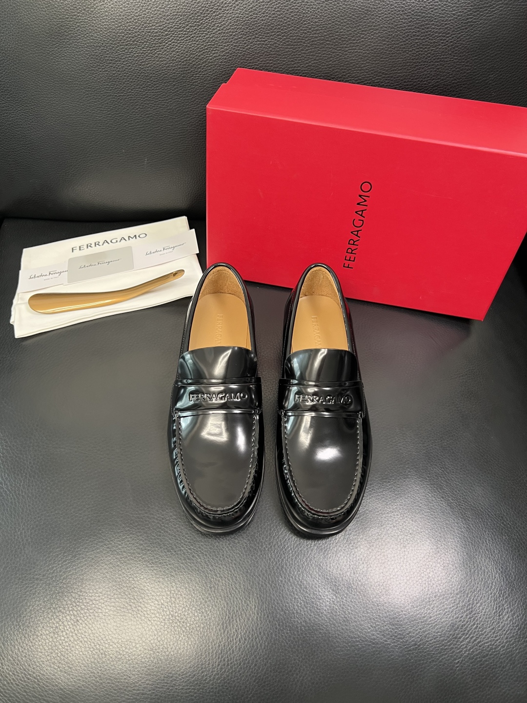 Ferragamo 高品质 顶级工艺品 菲拉格慕 皮鞋 专柜同步发售原厂配置，意大利进口原版牛皮，进口水