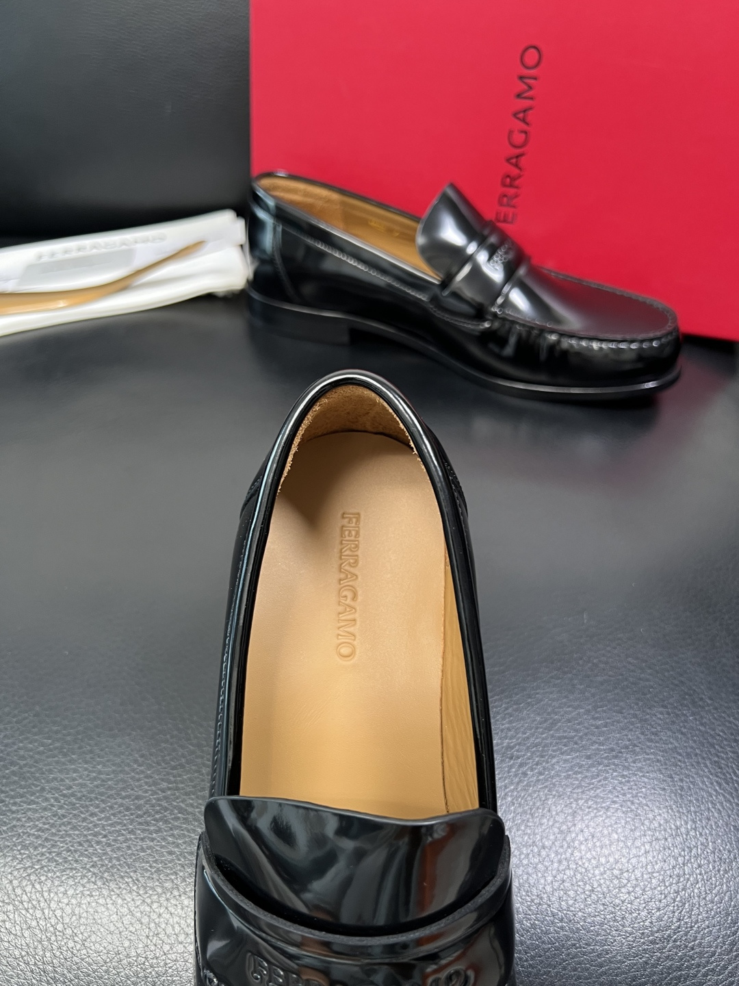 Ferragamo 高品质 顶级工艺品 菲拉格慕 皮鞋 专柜同步发售原厂配置，意大利进口原版牛皮，进口水