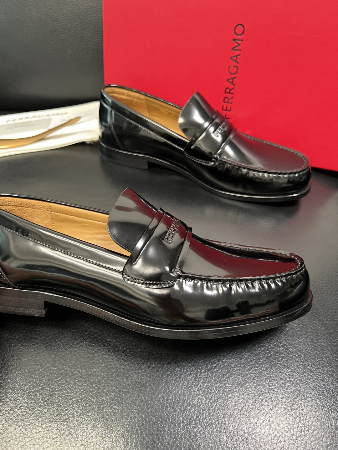 Ferragamo 高品质 顶级工艺品 菲拉格慕 皮鞋 专柜同步发售原厂配置，意大利进口原版牛皮，进口水