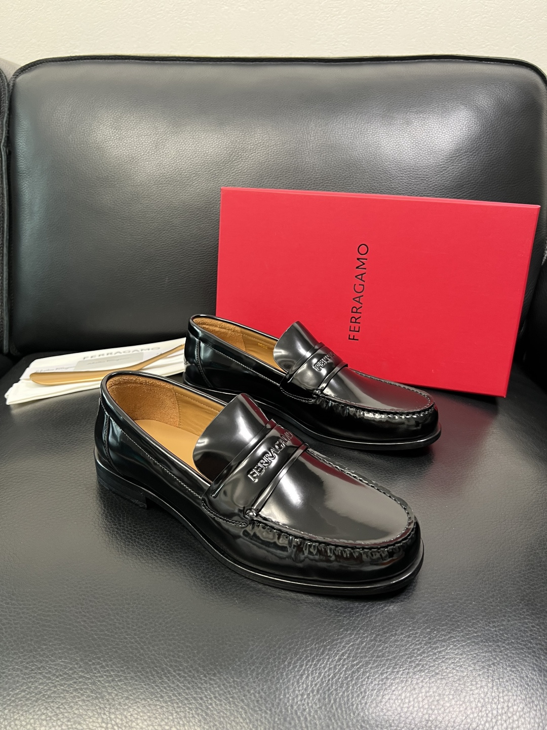 Ferragamo 高品质 顶级工艺品 菲拉格慕 皮鞋 专柜同步发售原厂配置，意大利进口原版牛皮，进口水