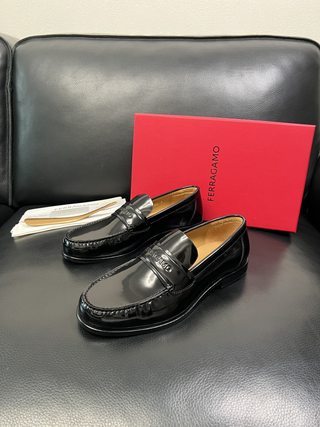 Ferragamo 高品质 顶级工艺品 菲拉格慕 皮鞋 专柜同步发售原厂配置，意大利进口原版牛皮，进口水