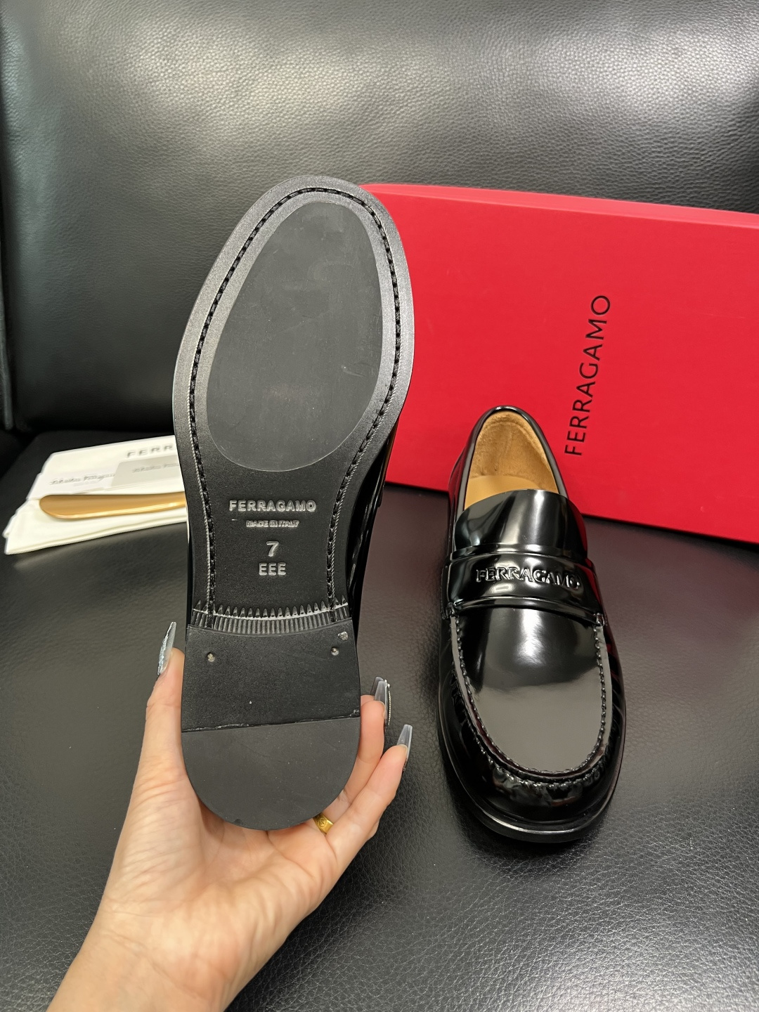 Ferragamo 高品质 顶级工艺品 菲拉格慕 皮鞋 专柜同步发售原厂配置，意大利进口原版牛皮，进口水