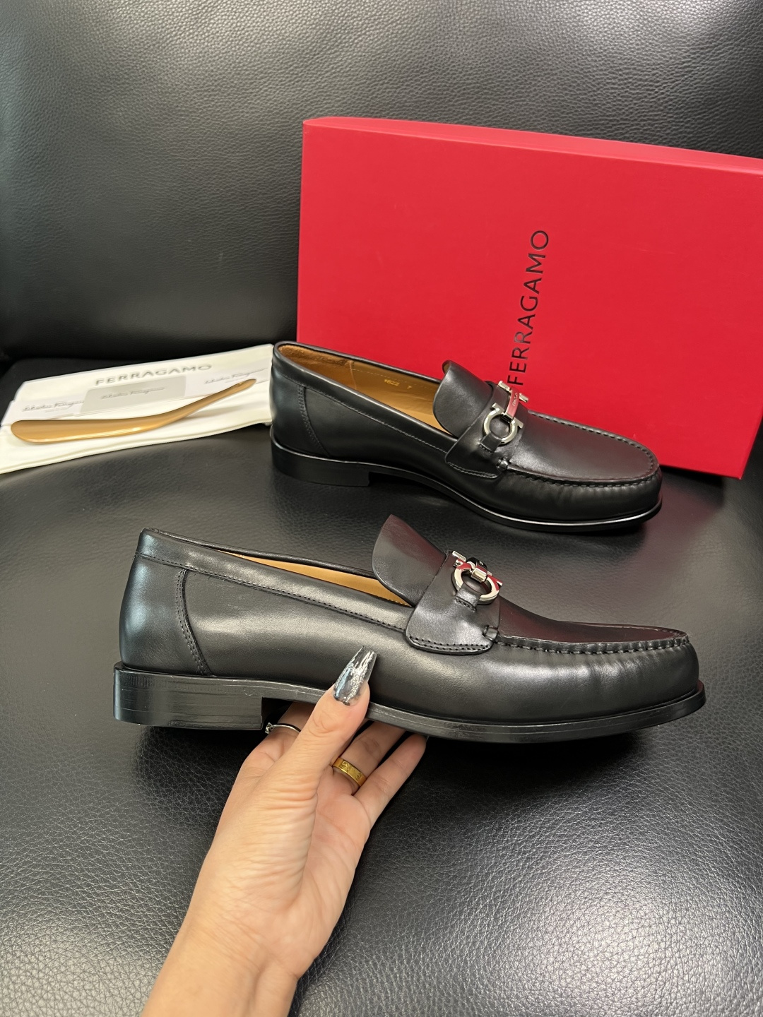 Ferragamo 高品质 顶级工艺品 菲拉格慕 皮鞋 专柜同步发售原厂配置，意大利进口原版牛皮，进口水