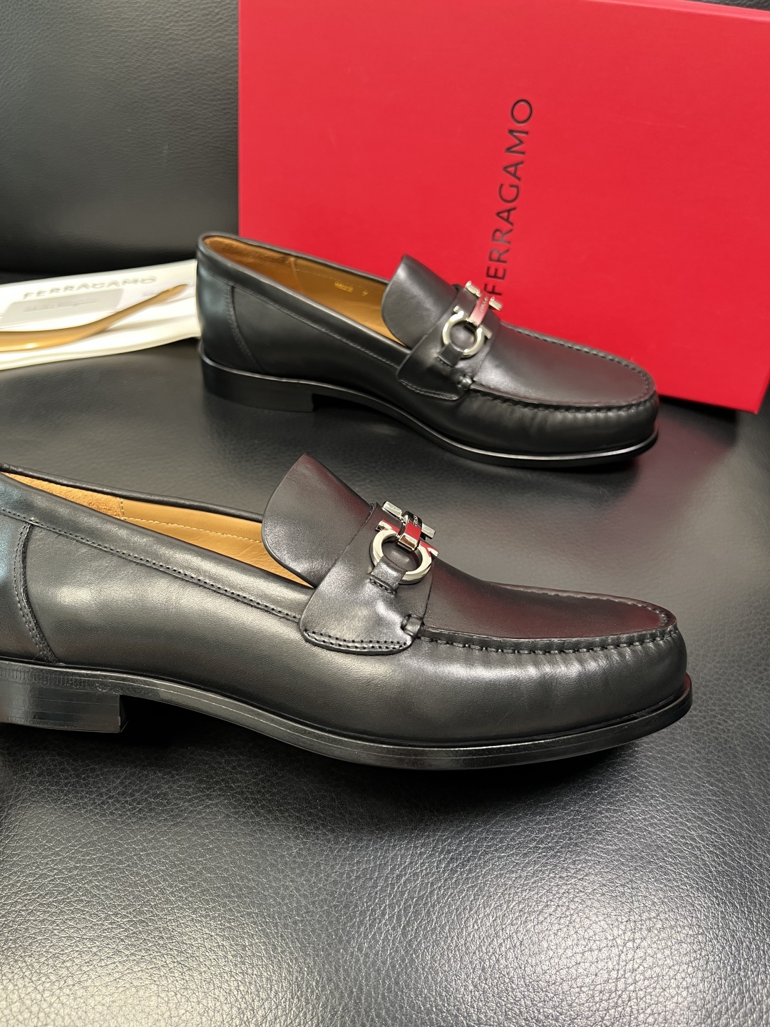 Ferragamo 高品质 顶级工艺品 菲拉格慕 皮鞋 专柜同步发售原厂配置，意大利进口原版牛皮，进口水