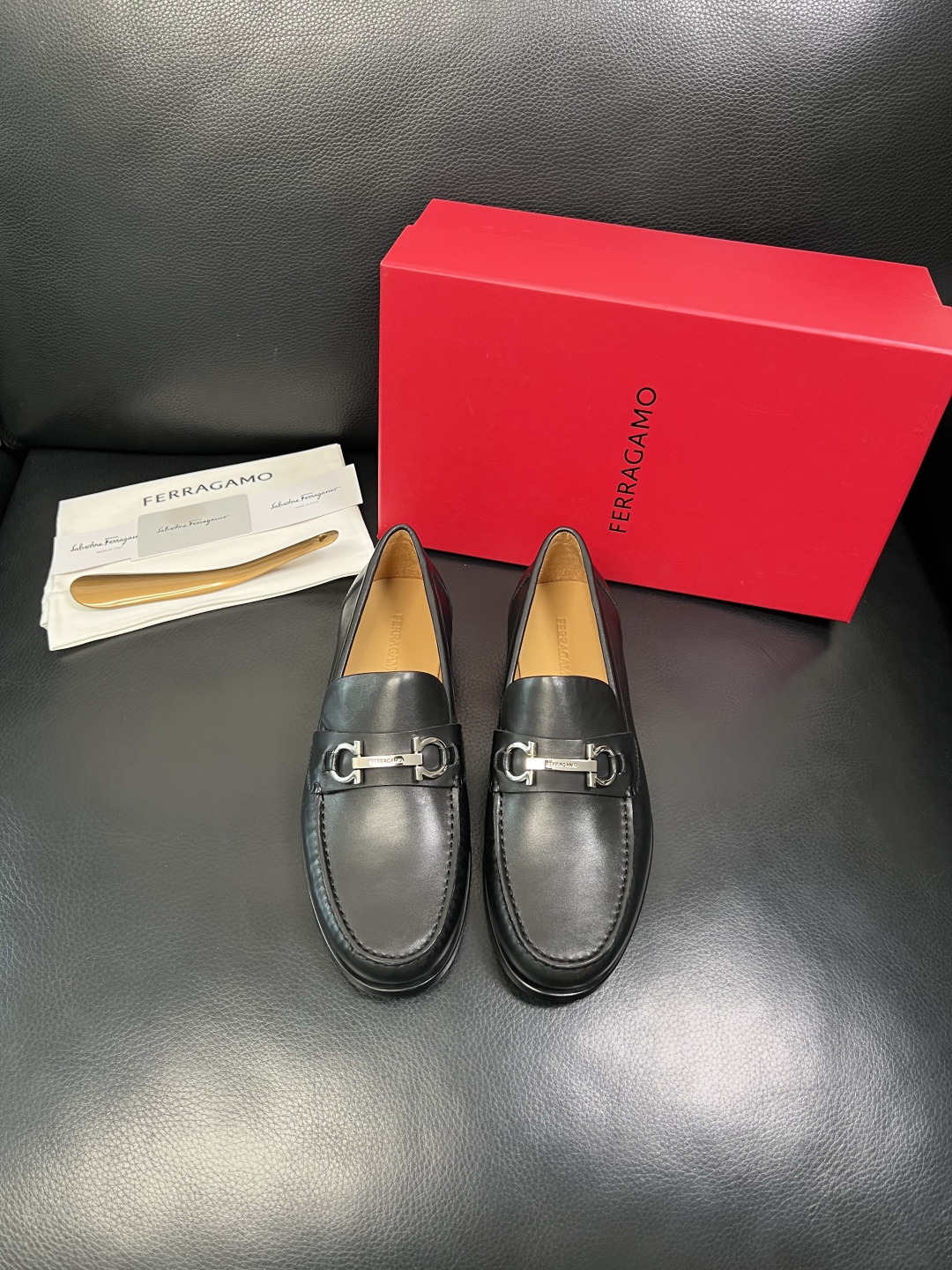 Ferragamo 高品质 顶级工艺品 菲拉格慕 皮鞋 专柜同步发售原厂配置，意大利进口原版牛皮，进口水