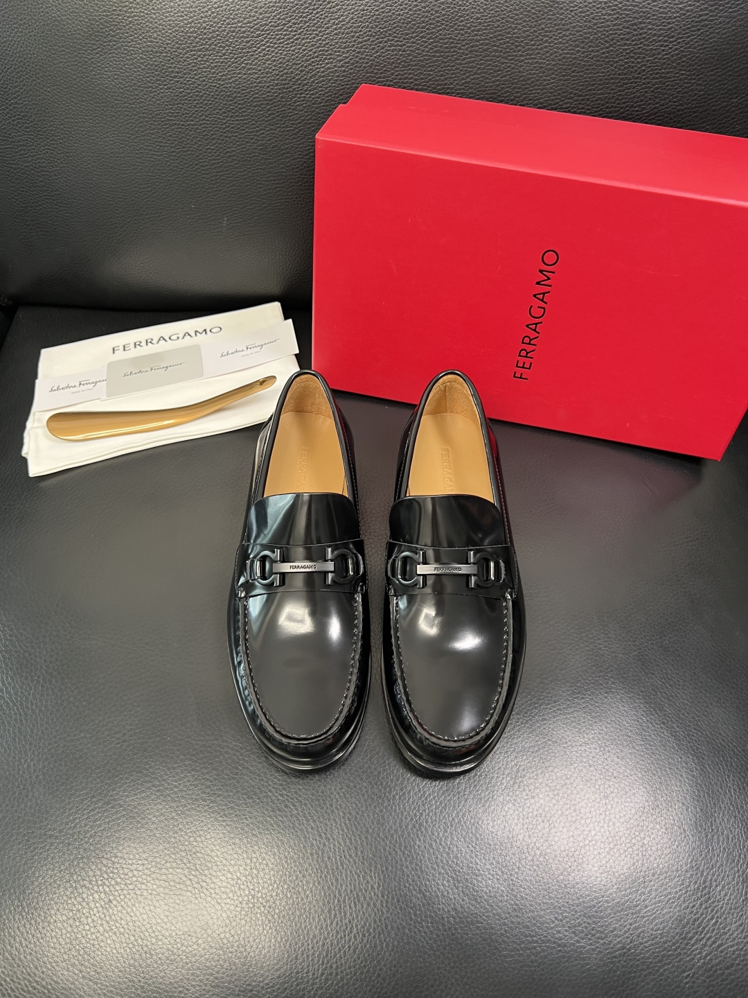 Ferragamo 高品质 顶级工艺品 菲拉格慕 皮鞋 专柜同步发售原厂配置，意大利进口原版牛皮，进口水