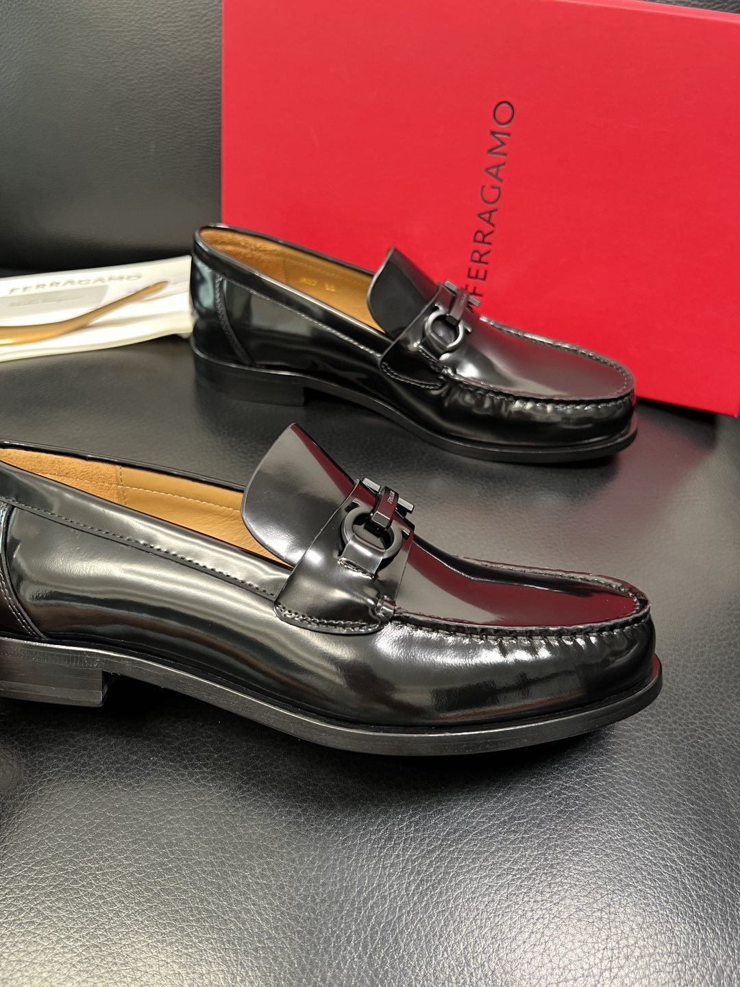 Ferragamo 高品质 顶级工艺品 菲拉格慕 皮鞋 专柜同步发售原厂配置，意大利进口原版牛皮，进口水