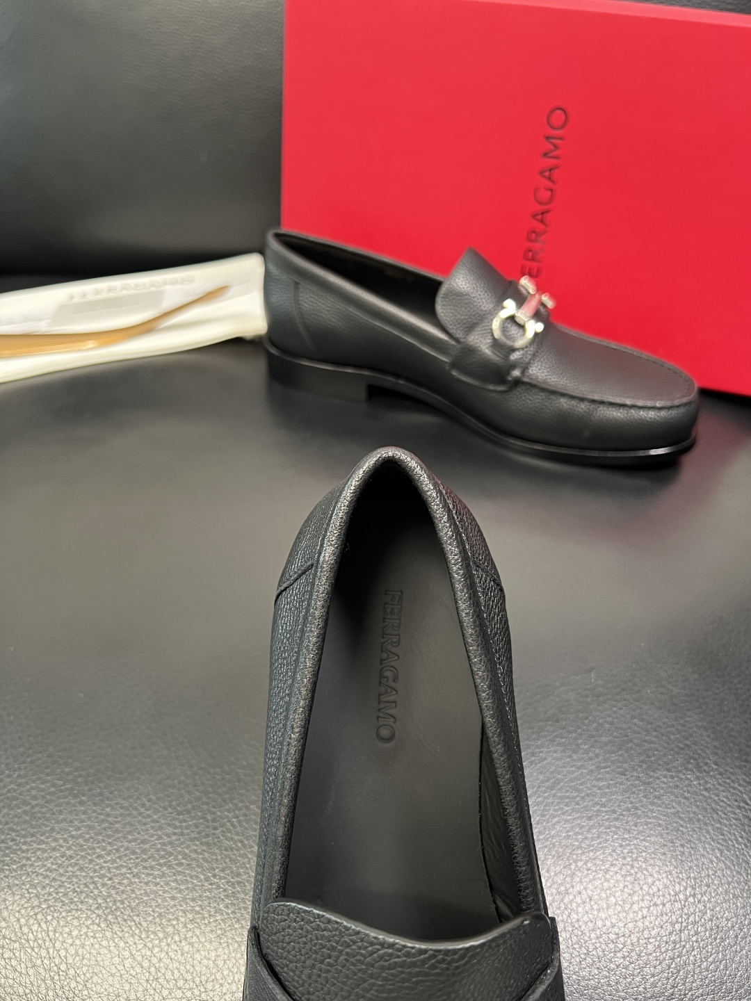 Ferragamo 高品质 顶级工艺品 菲拉格慕 皮鞋 专柜同步发售原厂配置，意大利进口原版牛皮，进口水